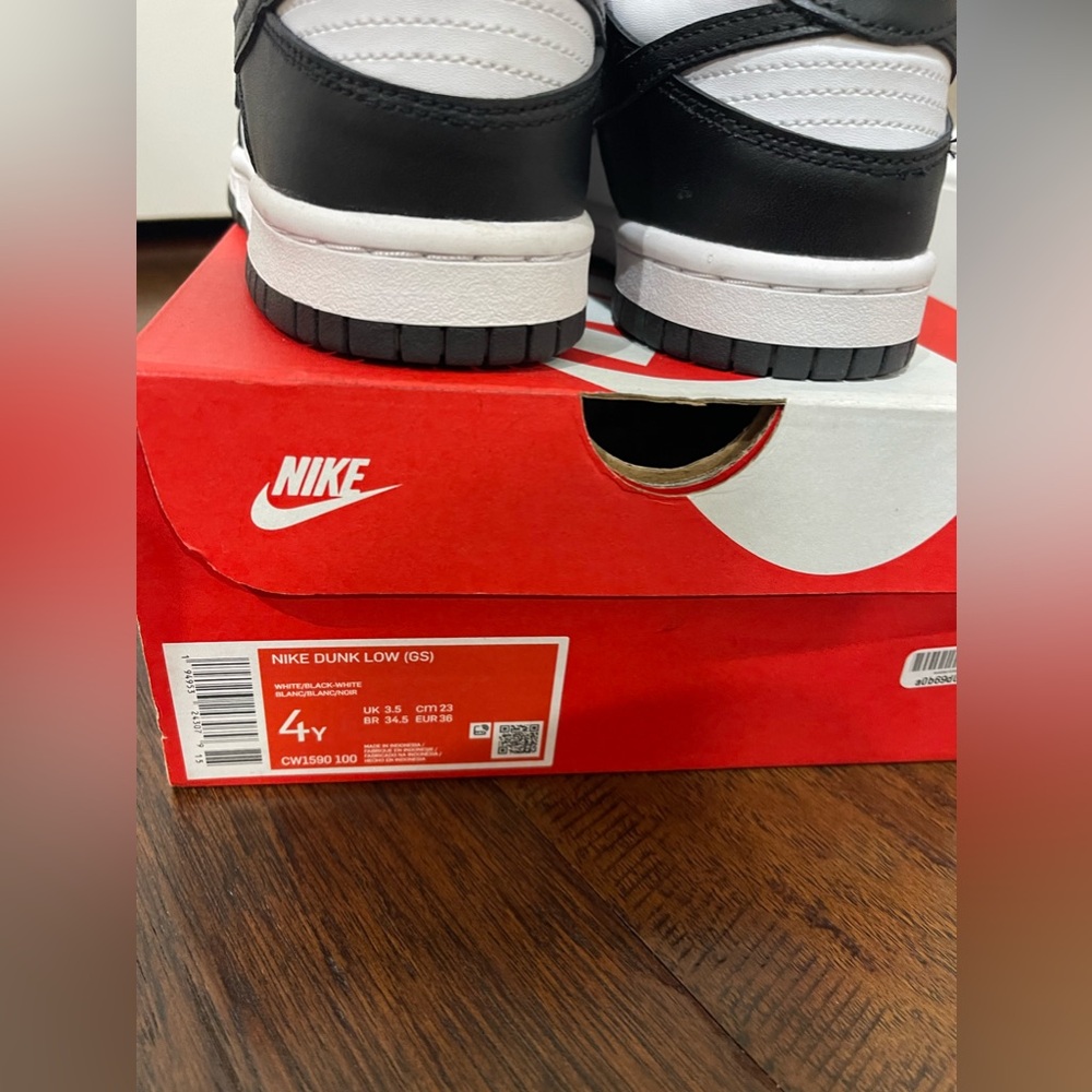 Nike Dunks Panda - image 3